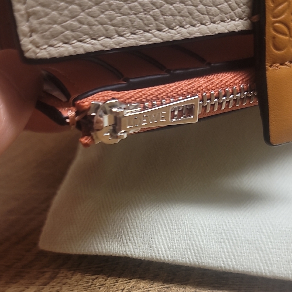 Loewe Small Vertical Wallet In Soft Grained Leather Light Oat/Honey - Picture 9 of 16